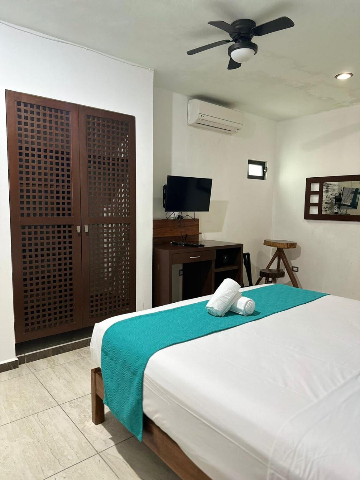 Casa Ticul Hotel Boutique - 5Th Ave (Adults Only) Playa del Carmen Exterior foto A room at the hotel