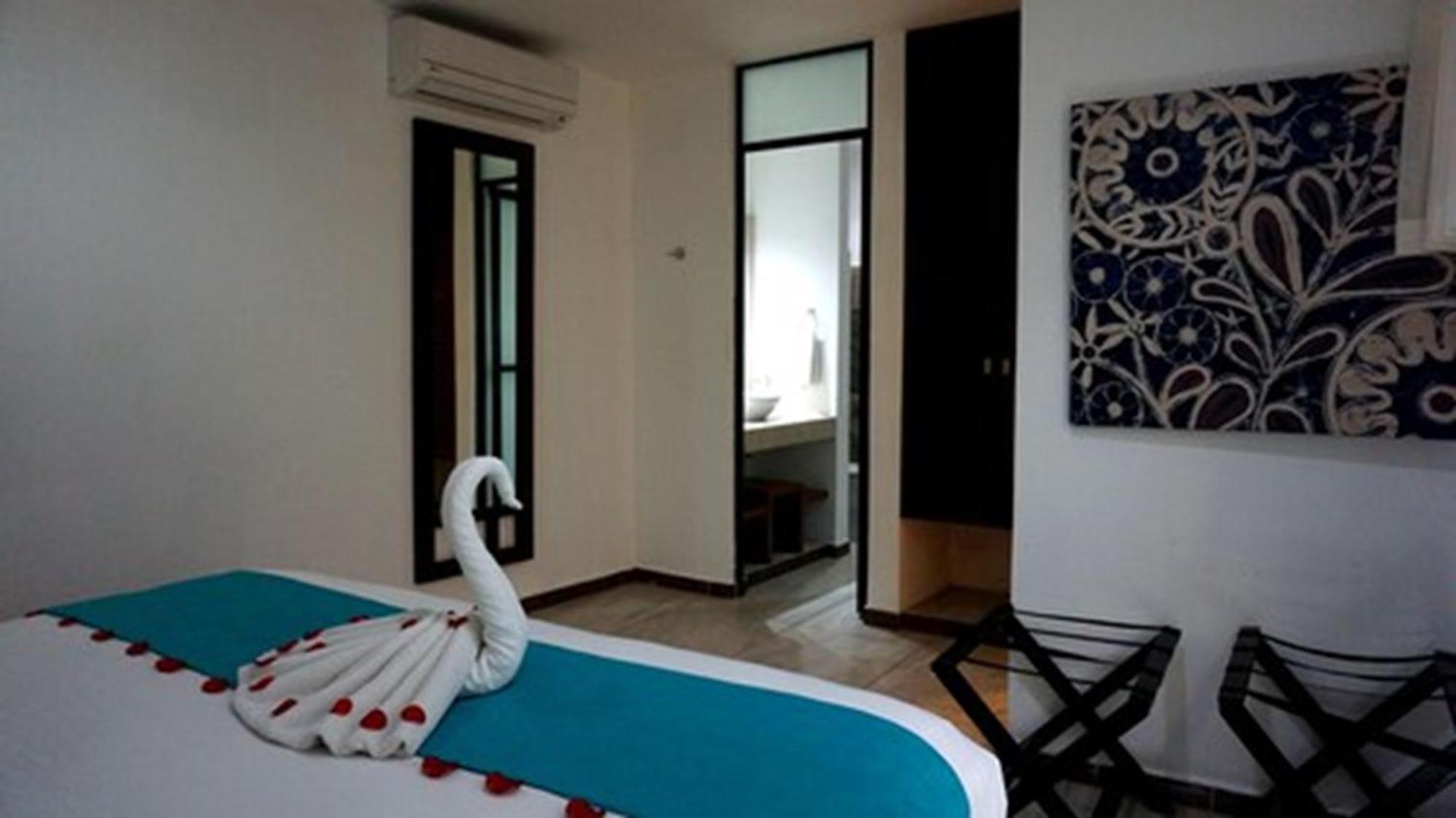 Casa Ticul Hotel Boutique - 5Th Ave (Adults Only) Playa del Carmen Exterior foto A room at the hotel